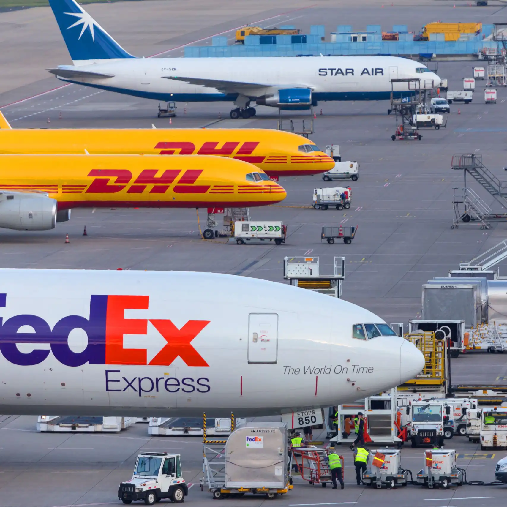 international courier services air freight scaled copie